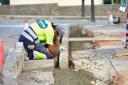 El Ayuntamiento sustituirá el actual pavimento de canto rodado de la plaza de la Huerta por otro más seguro y accesible